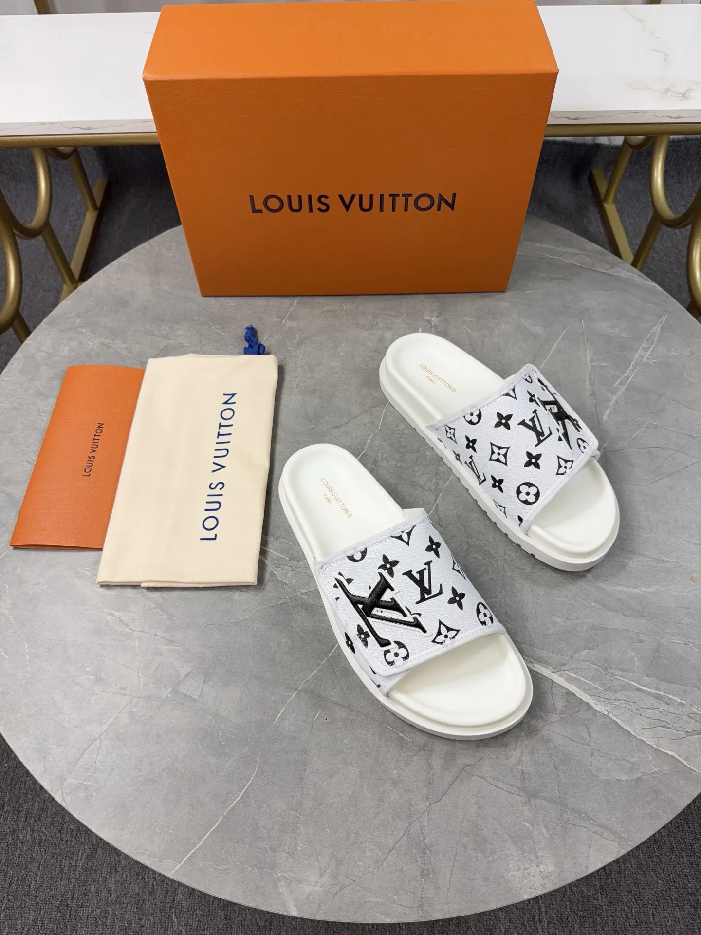 Men's Men's Shoes 💰380💰 🌈LV | Louis Vuitton ²⁰²³ 𝐬𝐬 🧡💚2025 Spring and Summer New Style Top Version‼ ️The original version is the same. The counter specializes in the latest straw slippers. Hard goods are new🆕 ❥Purchase level! Full of high-end feel! A popular model among bloggers at home and abroad, it’s retro and fashionable, and looks stunning on your feet! Mainly recommended models on the official website★ ━━━━━ ЅᏇєєt ━━━━━ ▪️Upper: original customized cowhide fabric ▪️Inner: cow lining ▪️Outsole: high-end rubber outsole ▪️Shoe size: 35-47 (46-47 customization is not returnable)